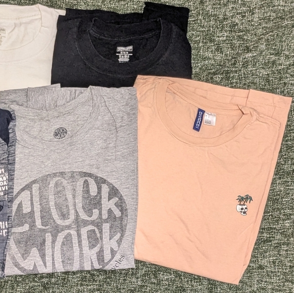 Kids Graphic and Solid Color T-Shirts Set - Picture 3 of 4